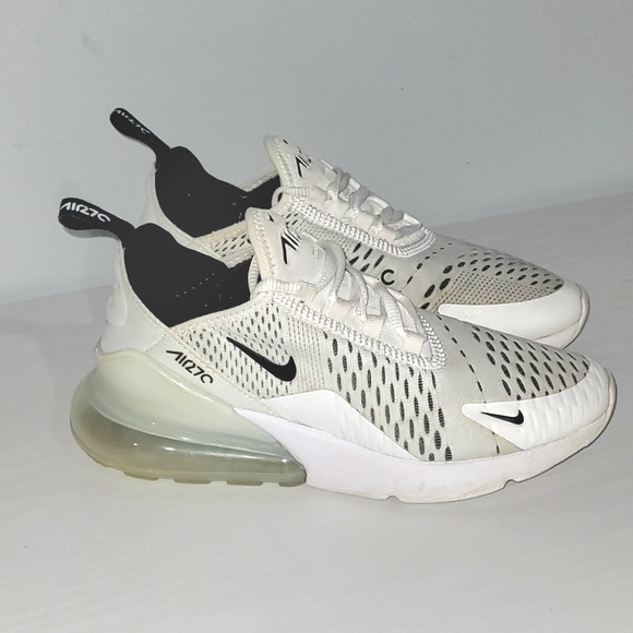 Women's Nike Air Max 270 Running Shoe Sneakers - Picture 2 of 15